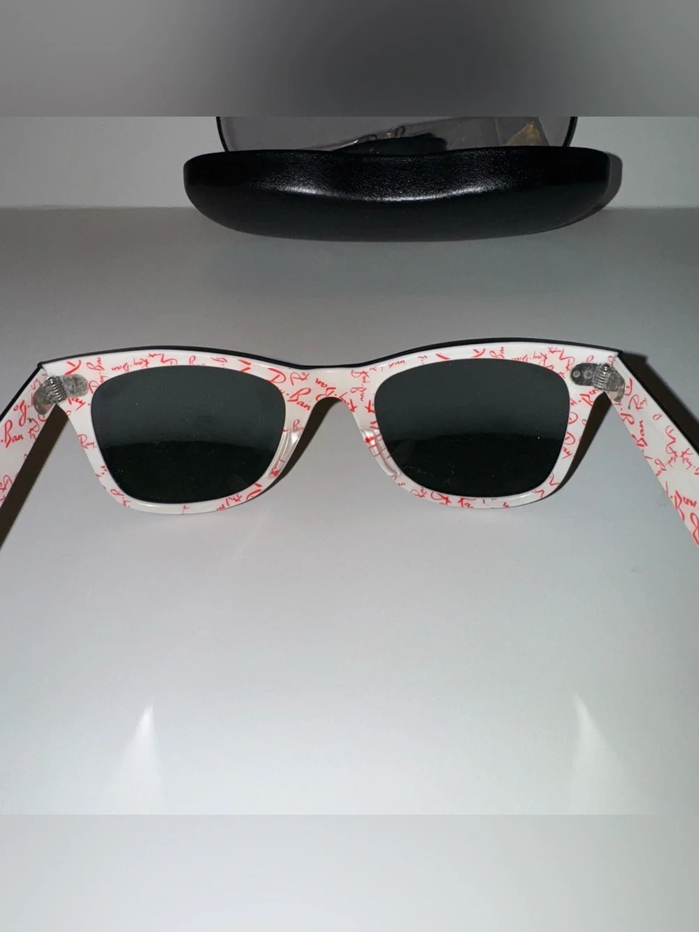Limited Edition Rayban Wayfarer Sunglasses Logo Hardshell Case RB 2140 1017
